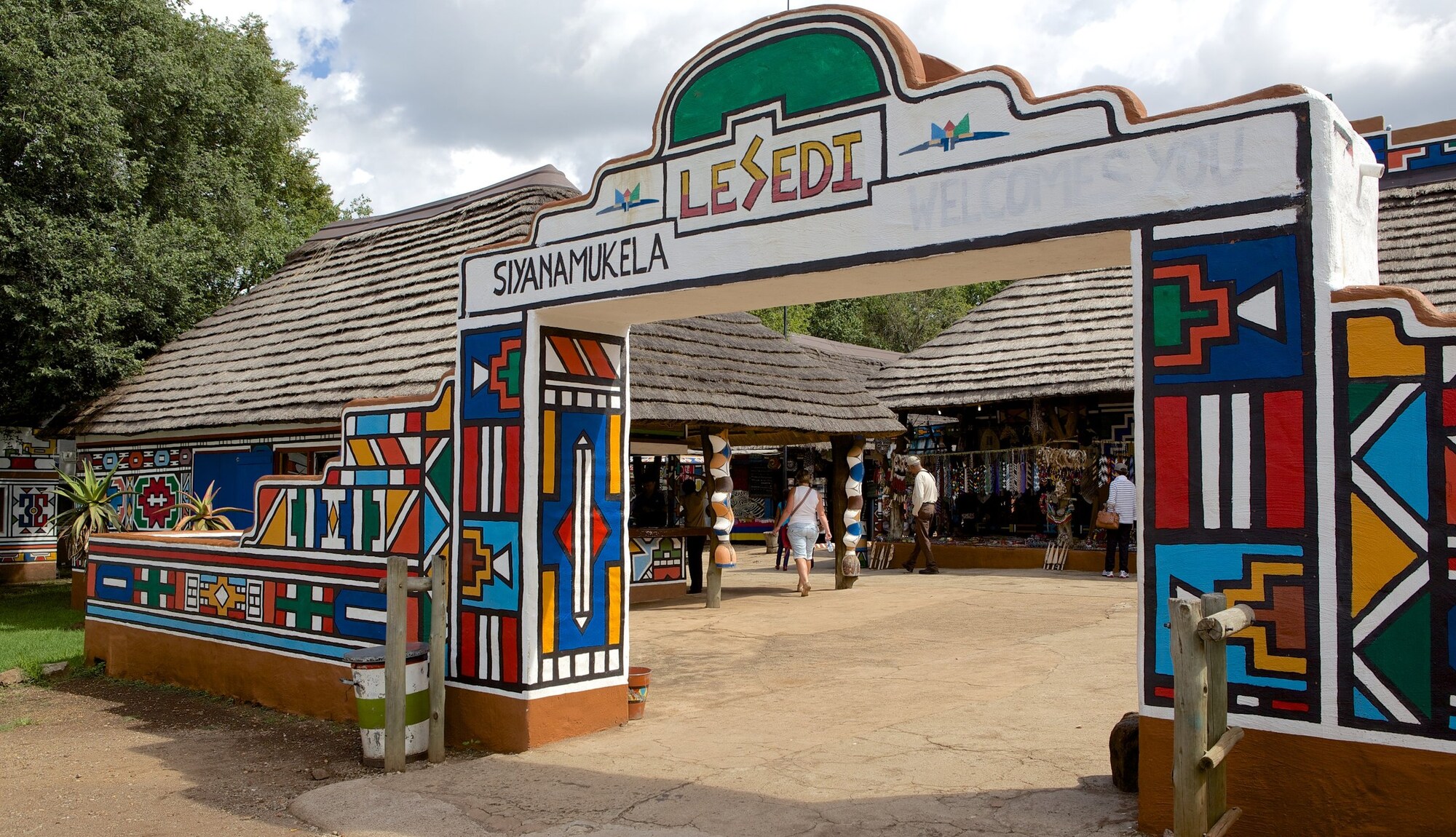 https://mdw-travel-data-us-east-1.s3.amazonaws.com/img/country/South-Africa/Leseding-Cultural-Village/img_00.jpg