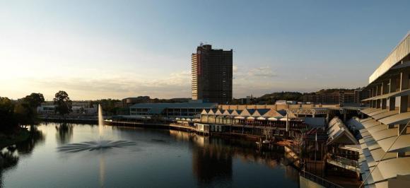 https://mdw-travel-data-us-east-1.s3.amazonaws.com/img/country/South-Africa/Loch-Logan-Waterfront/img_03.jpg
