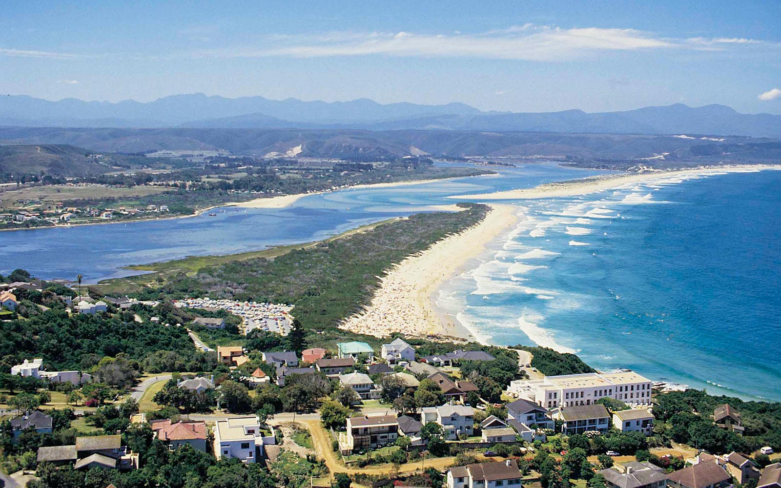 https://mdw-travel-data-us-east-1.s3.amazonaws.com/img/country/South-Africa/Lookout-Beach/img_00.jpg