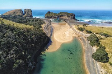 https://mdw-travel-data-us-east-1.s3.amazonaws.com/img/country/South-Africa/Lubanzi-Beach/img_00.jpg