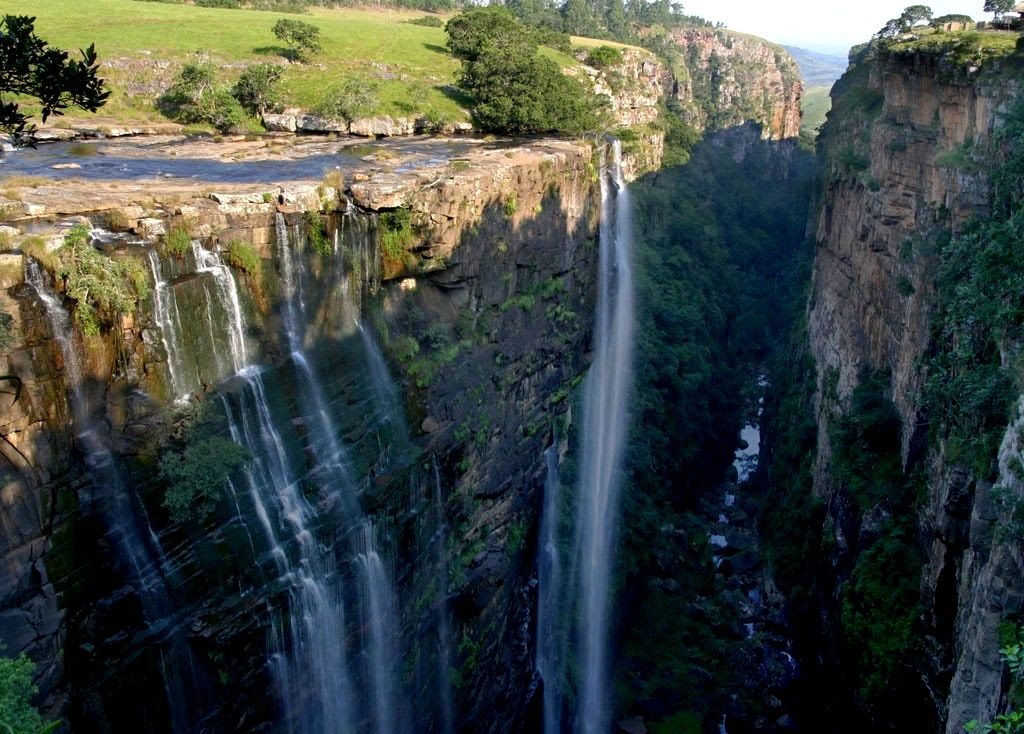 https://mdw-travel-data-us-east-1.s3.amazonaws.com/img/country/South-Africa/Magwa-Falls/img_01.jpg