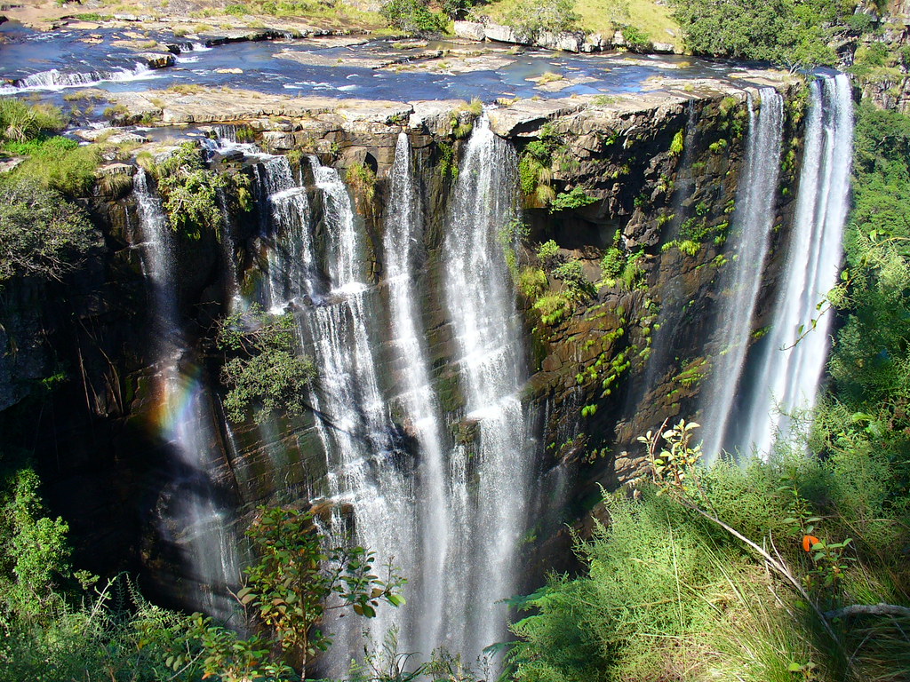 https://mdw-travel-data-us-east-1.s3.amazonaws.com/img/country/South-Africa/Magwa-Falls/img_03.jpg