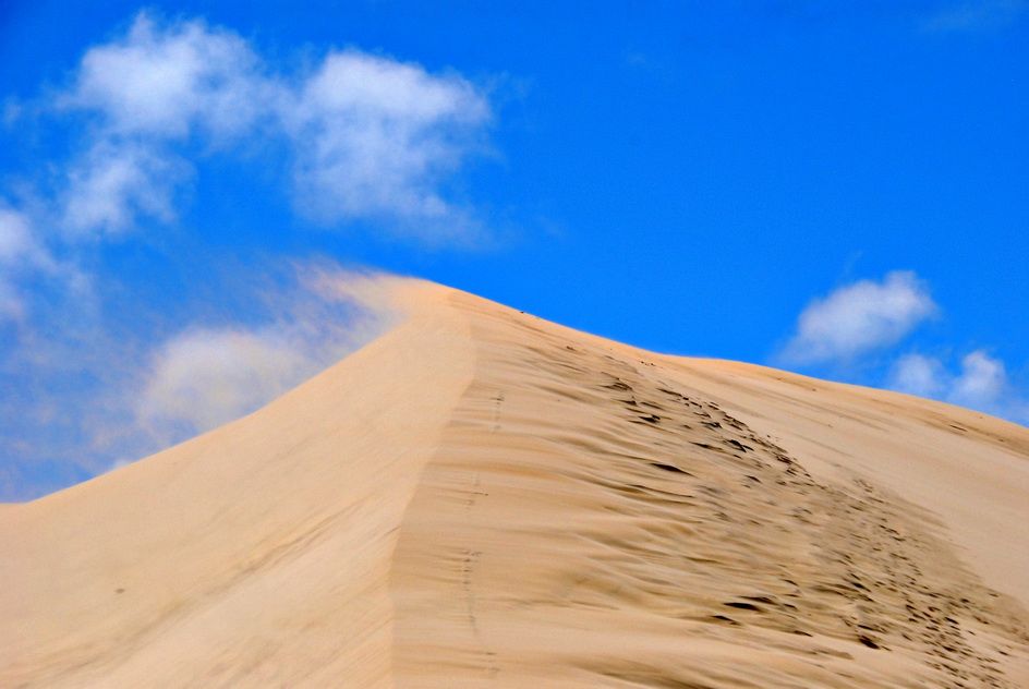 https://mdw-travel-data-us-east-1.s3.amazonaws.com/img/country/South-Africa/Maitland-Sand-Dunes/img_00.jpg