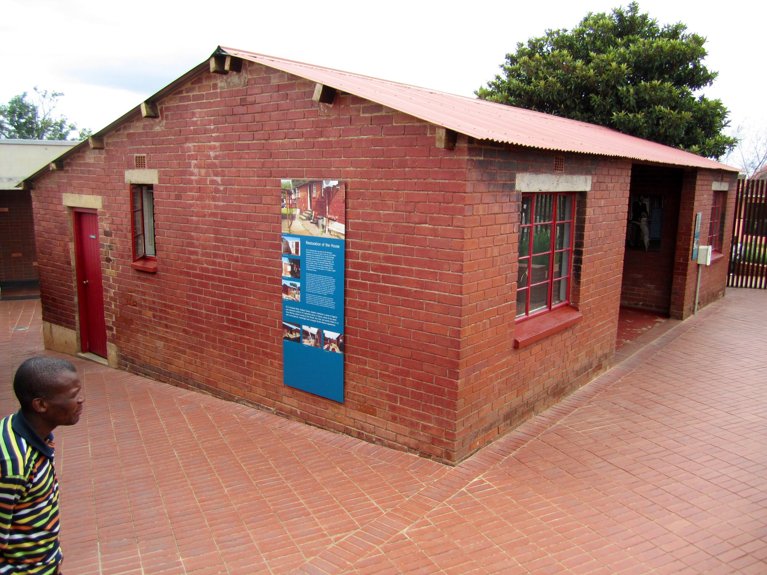 https://mdw-travel-data-us-east-1.s3.amazonaws.com/img/country/South-Africa/Mandela-House/img_01.jpg