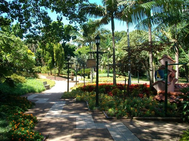 https://mdw-travel-data-us-east-1.s3.amazonaws.com/img/country/South-Africa/Mitchell-Park-Zoo/img_01.jpg