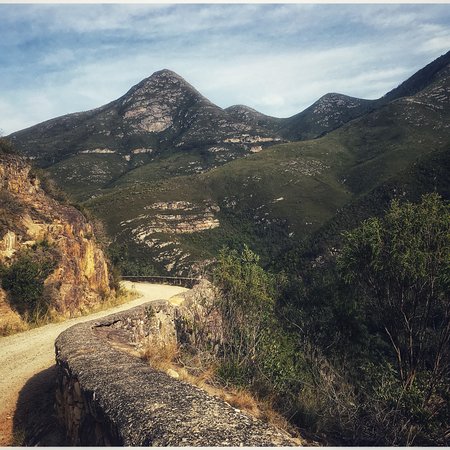 https://mdw-travel-data-us-east-1.s3.amazonaws.com/img/country/South-Africa/Montagu-Pass/img_02.jpg