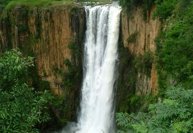 https://mdw-travel-data-us-east-1.s3.amazonaws.com/img/country/South-Africa/Montrose-Falls/img_03.jpg