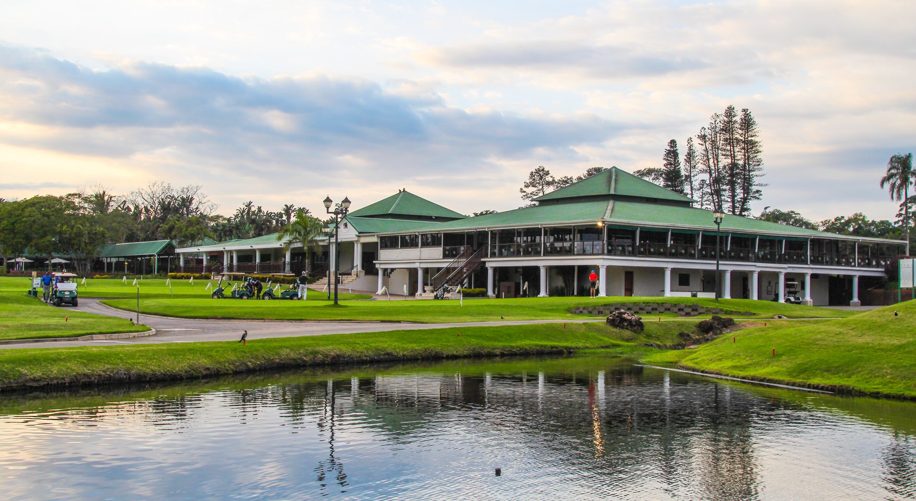 https://mdw-travel-data-us-east-1.s3.amazonaws.com/img/country/South-Africa/Mount-Edgecombe-Country-Club/img_02.jpg