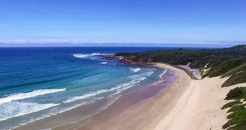 https://mdw-travel-data-us-east-1.s3.amazonaws.com/img/country/South-Africa/Nahoon-Beach/img_00.jpg