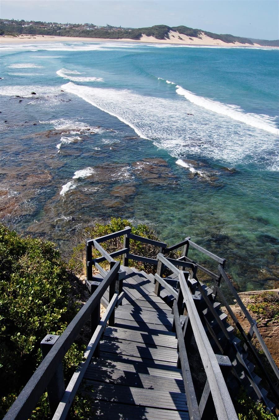 https://mdw-travel-data-us-east-1.s3.amazonaws.com/img/country/South-Africa/Nahoon-Beach/img_01.jpg