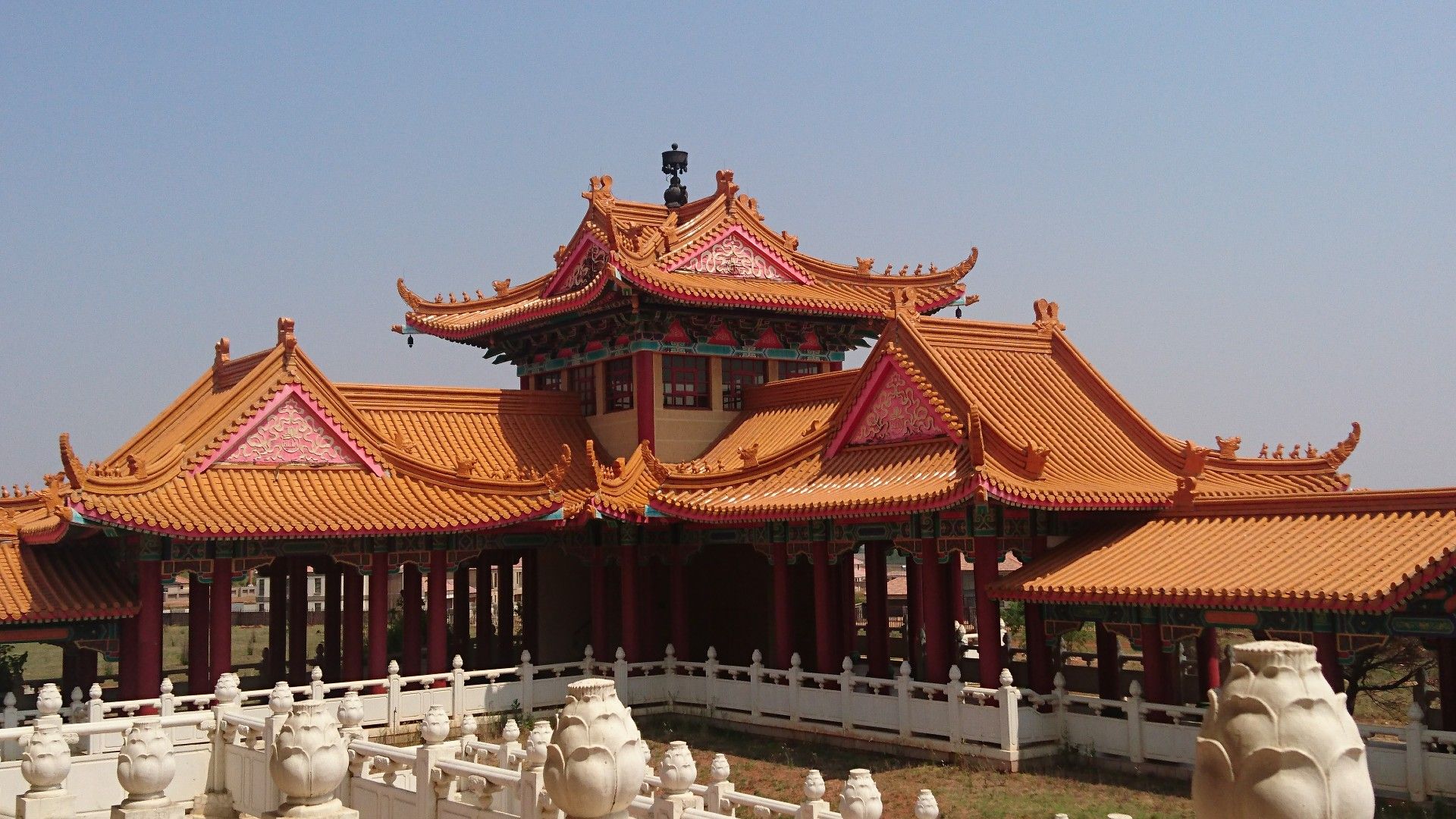 https://mdw-travel-data-us-east-1.s3.amazonaws.com/img/country/South-Africa/Nan-Hua-Temple/img_03.jpg