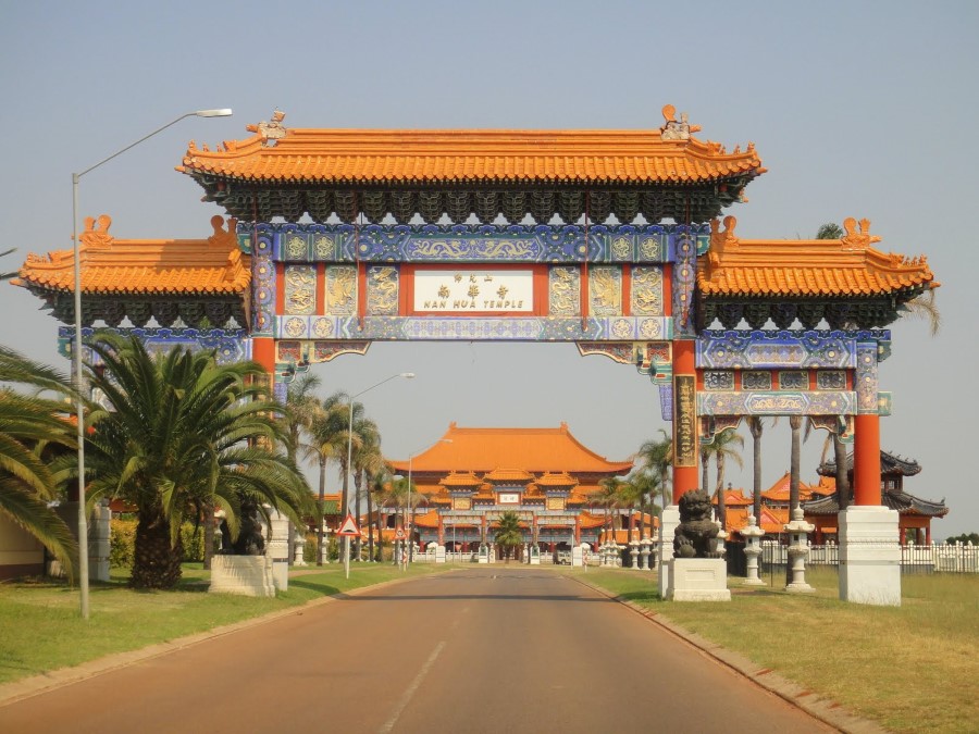 https://mdw-travel-data-us-east-1.s3.amazonaws.com/img/country/South-Africa/Nan-Hua-Temple/img_04.jpg