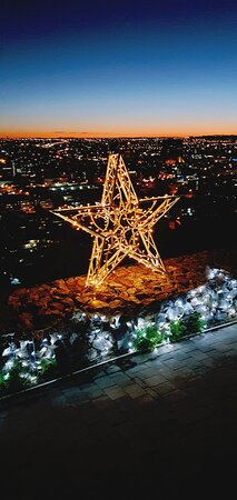 https://mdw-travel-data-us-east-1.s3.amazonaws.com/img/country/South-Africa/Naval-Hill/img_02.jpg