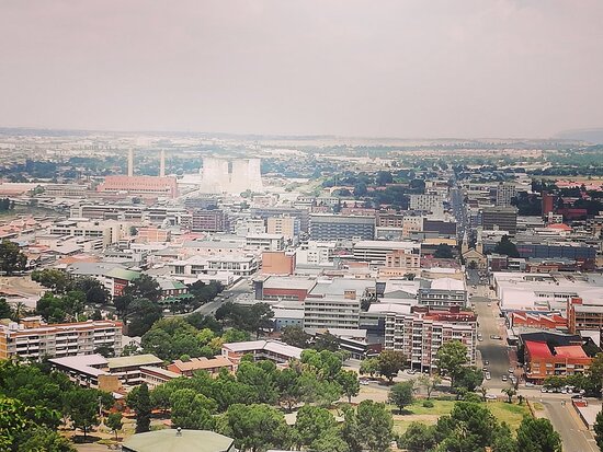 https://mdw-travel-data-us-east-1.s3.amazonaws.com/img/country/South-Africa/Naval-Hill/img_03.jpg