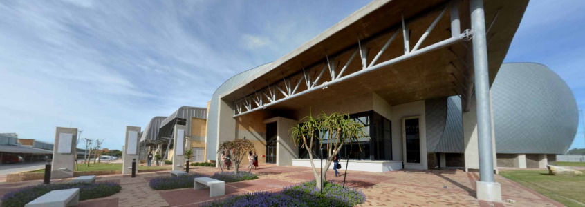 https://mdw-travel-data-us-east-1.s3.amazonaws.com/img/country/South-Africa/Nelson-Mandela-Metropolitan-University/img_02.jpg