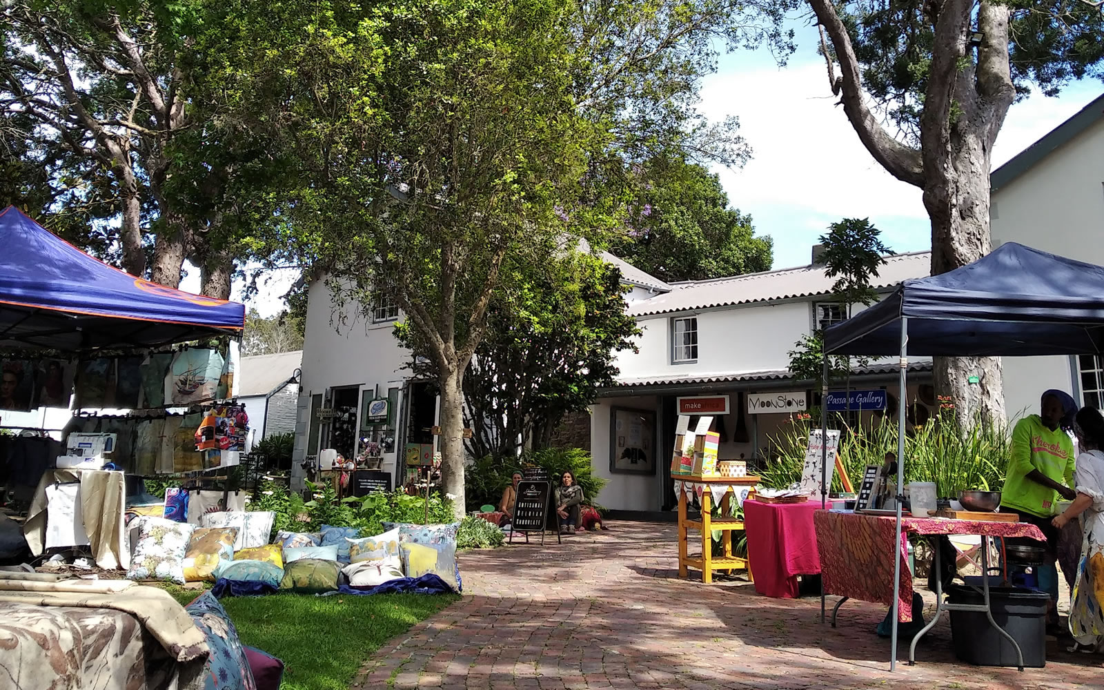 https://mdw-travel-data-us-east-1.s3.amazonaws.com/img/country/South-Africa/Old-Nick-Village/img_02.jpg
