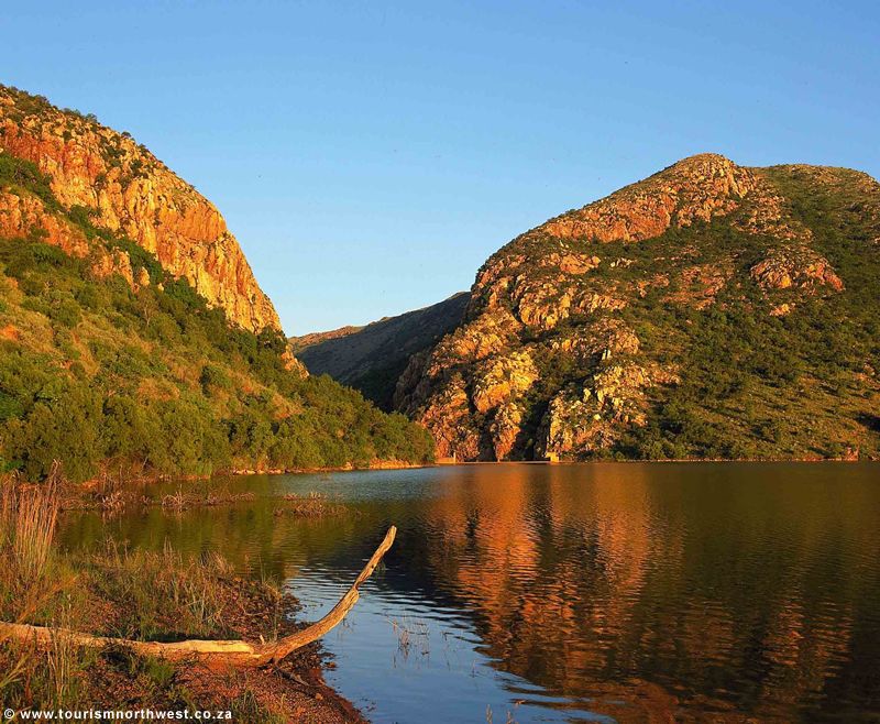 https://mdw-travel-data-us-east-1.s3.amazonaws.com/img/country/South-Africa/Olifantsnek-Dam-Nature-Reserve/img_00.jpg