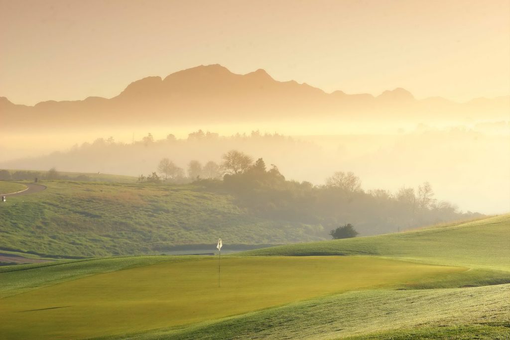 https://mdw-travel-data-us-east-1.s3.amazonaws.com/img/country/South-Africa/Oubaai-Golf-Course/img_02.jpg