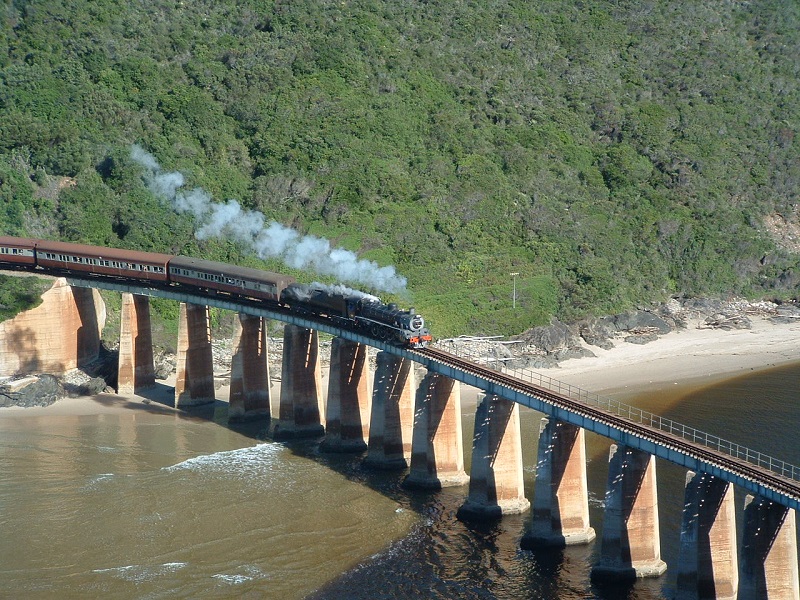 https://mdw-travel-data-us-east-1.s3.amazonaws.com/img/country/South-Africa/Outeniqua-Choo-Tjoe/img_02.jpg