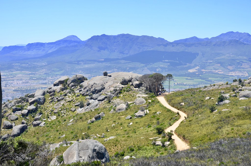 https://mdw-travel-data-us-east-1.s3.amazonaws.com/img/country/South-Africa/Paarl-Mountain-Nature-Reserve/img_00.jpg