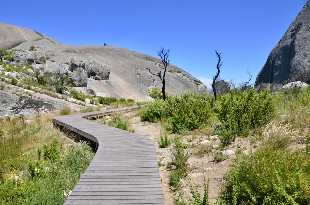 https://mdw-travel-data-us-east-1.s3.amazonaws.com/img/country/South-Africa/Paarl-Mountain-Nature-Reserve/img_02.jpg