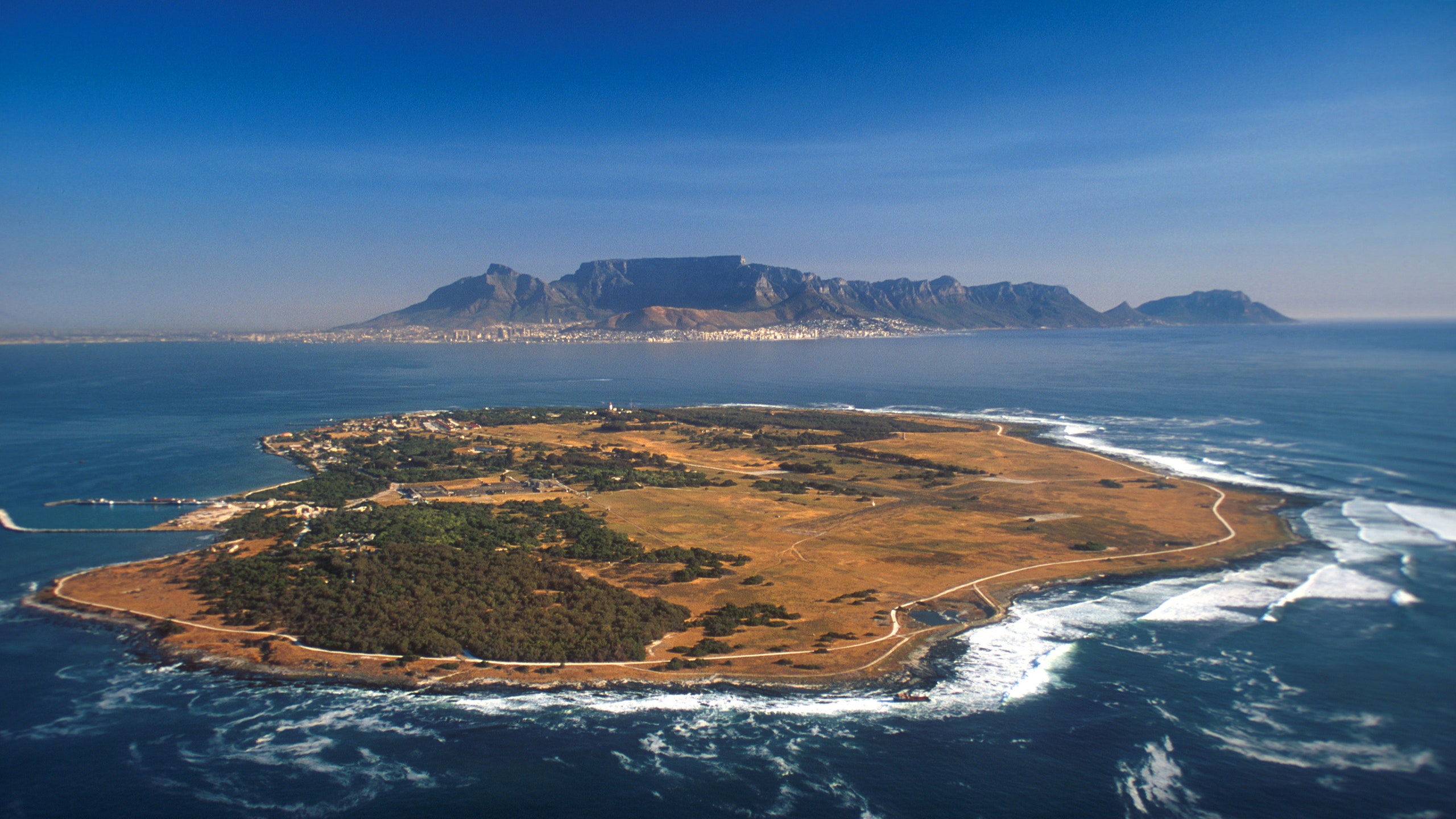 https://mdw-travel-data-us-east-1.s3.amazonaws.com/img/country/South-Africa/Robben-Island/img_01.jpg