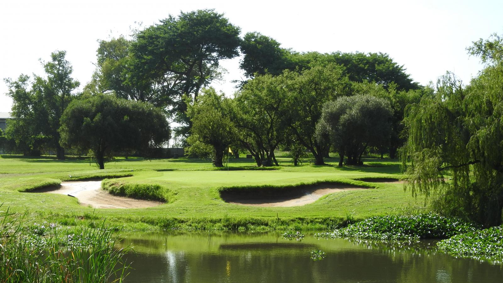https://mdw-travel-data-us-east-1.s3.amazonaws.com/img/country/South-Africa/Rustenburg-Golf-Club/img_03.jpg