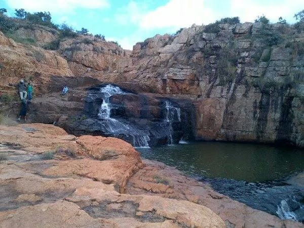 https://mdw-travel-data-us-east-1.s3.amazonaws.com/img/country/South-Africa/Rustenburg-Waterfall/img_02.jpg
