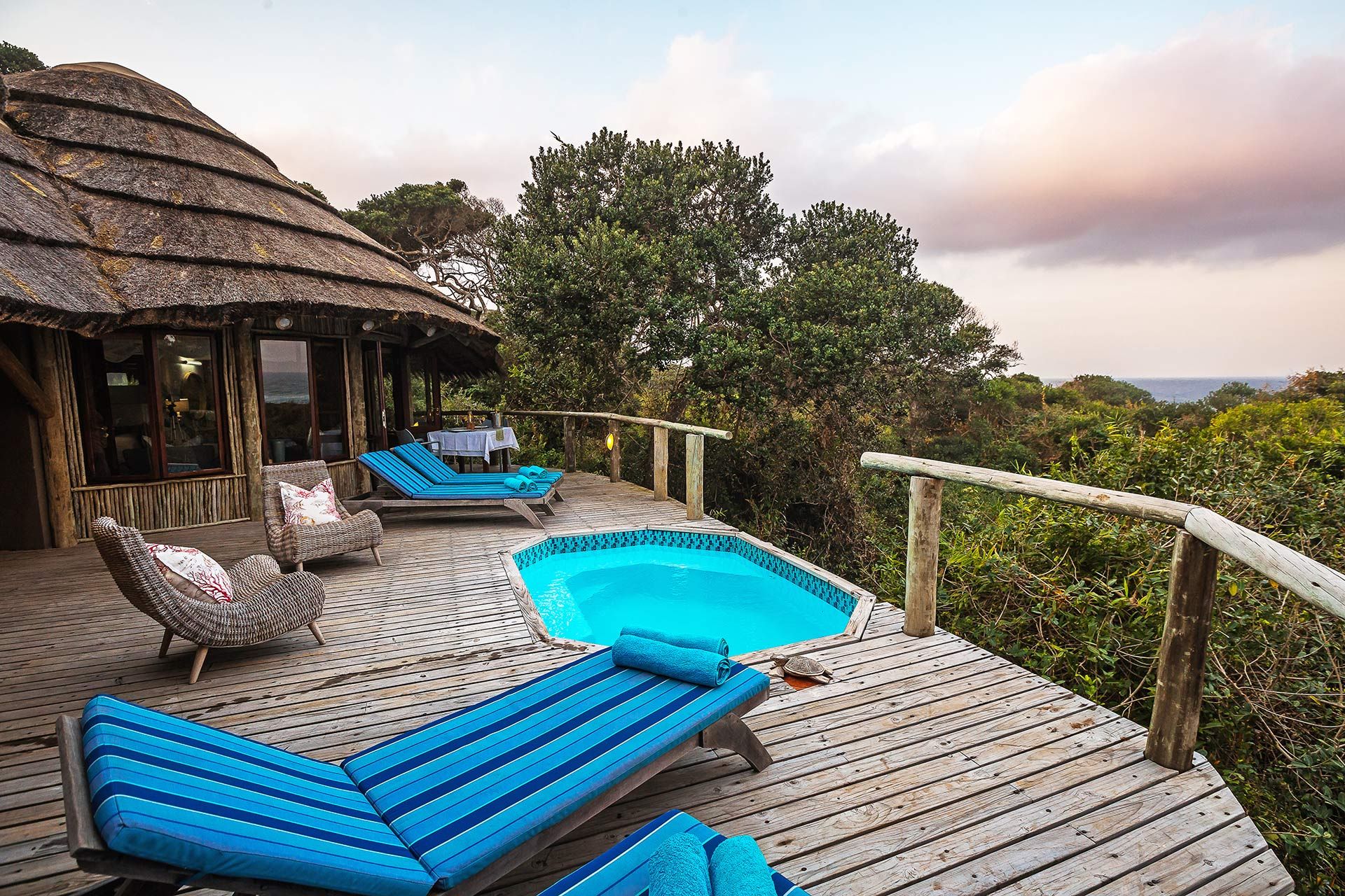 https://mdw-travel-data-us-east-1.s3.amazonaws.com/img/country/South-Africa/Sibaya-Beach/img_02.jpg