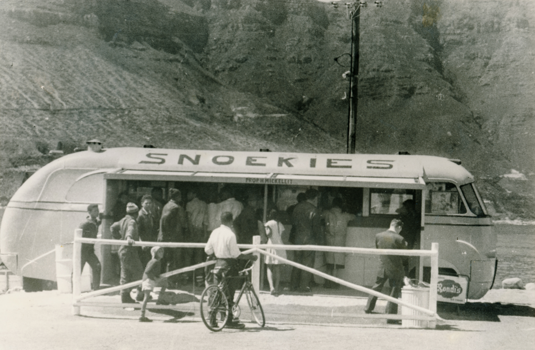 https://mdw-travel-data-us-east-1.s3.amazonaws.com/img/country/South-Africa/Snoekies-Fish-and-Chips/img_02.jpg