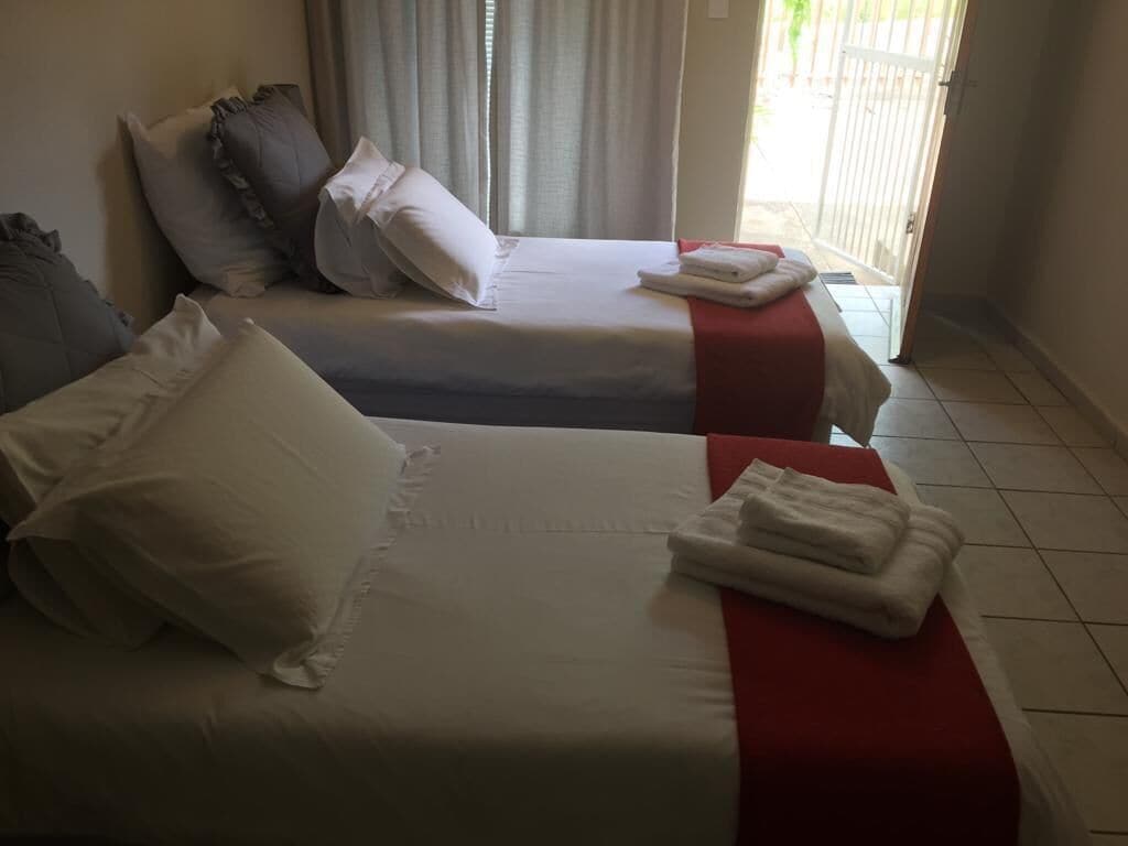 https://mdw-travel-data-us-east-1.s3.amazonaws.com/img/country/South-Africa/Sonpark-Shopping-Centre/img_02.jpg
