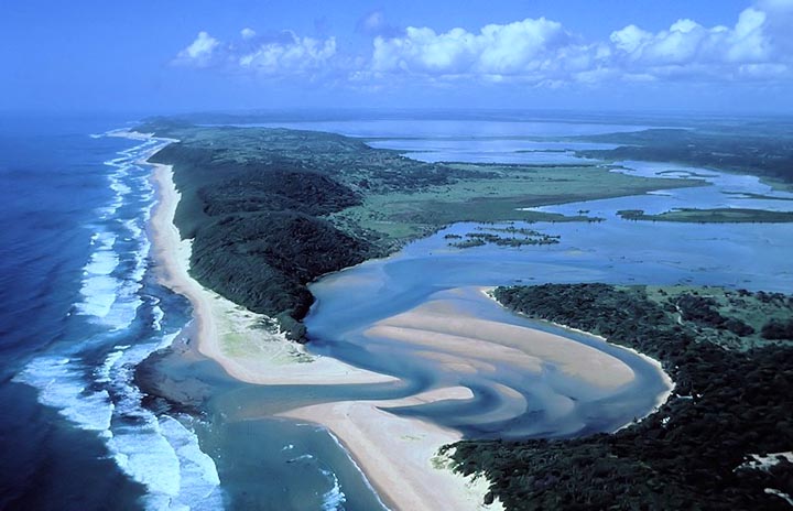 https://mdw-travel-data-us-east-1.s3.amazonaws.com/img/country/South-Africa/St-Lucia-Estuary/img_03.jpg