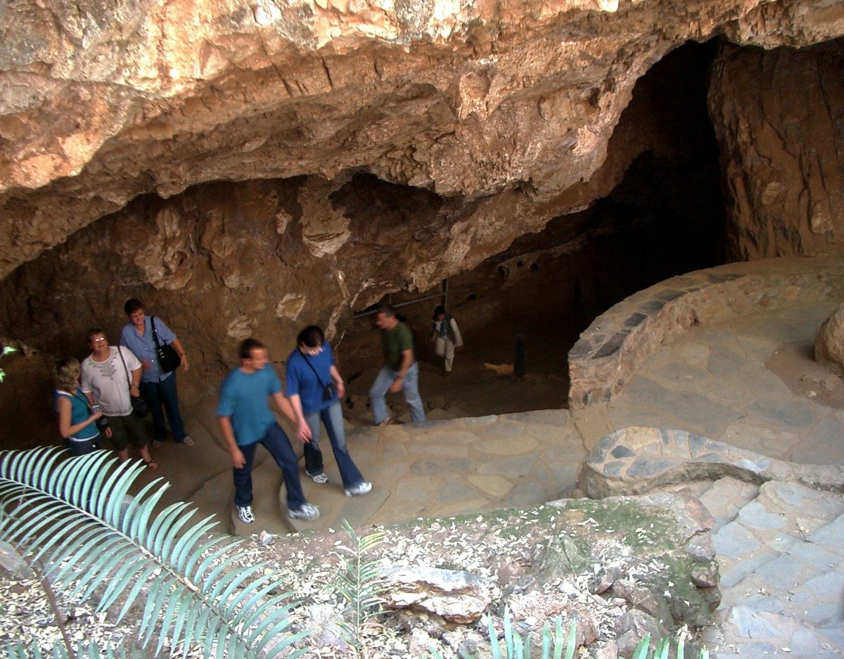 https://mdw-travel-data-us-east-1.s3.amazonaws.com/img/country/South-Africa/Sterkfontein-Caves/img_01.jpg