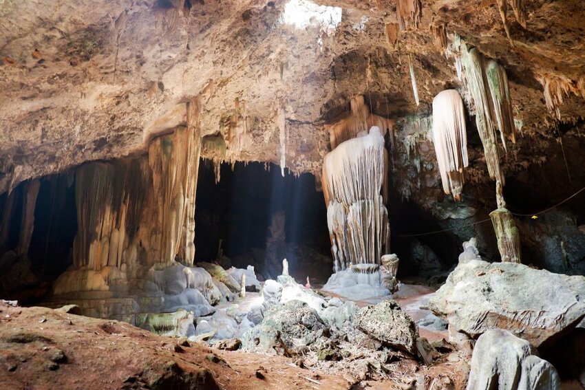 https://mdw-travel-data-us-east-1.s3.amazonaws.com/img/country/South-Africa/Sterkfontein-Caves/img_05.jpg