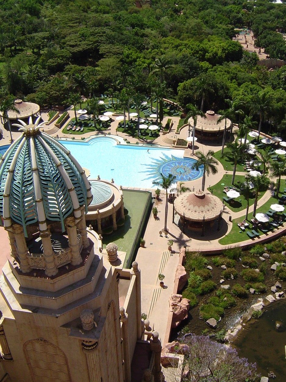 https://mdw-travel-data-us-east-1.s3.amazonaws.com/img/country/South-Africa/Sun-City-Resort/img_01.jpg