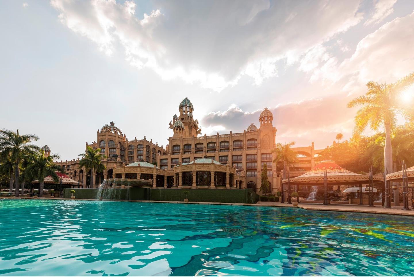 https://mdw-travel-data-us-east-1.s3.amazonaws.com/img/country/South-Africa/Sun-City-Resort/img_03.jpg