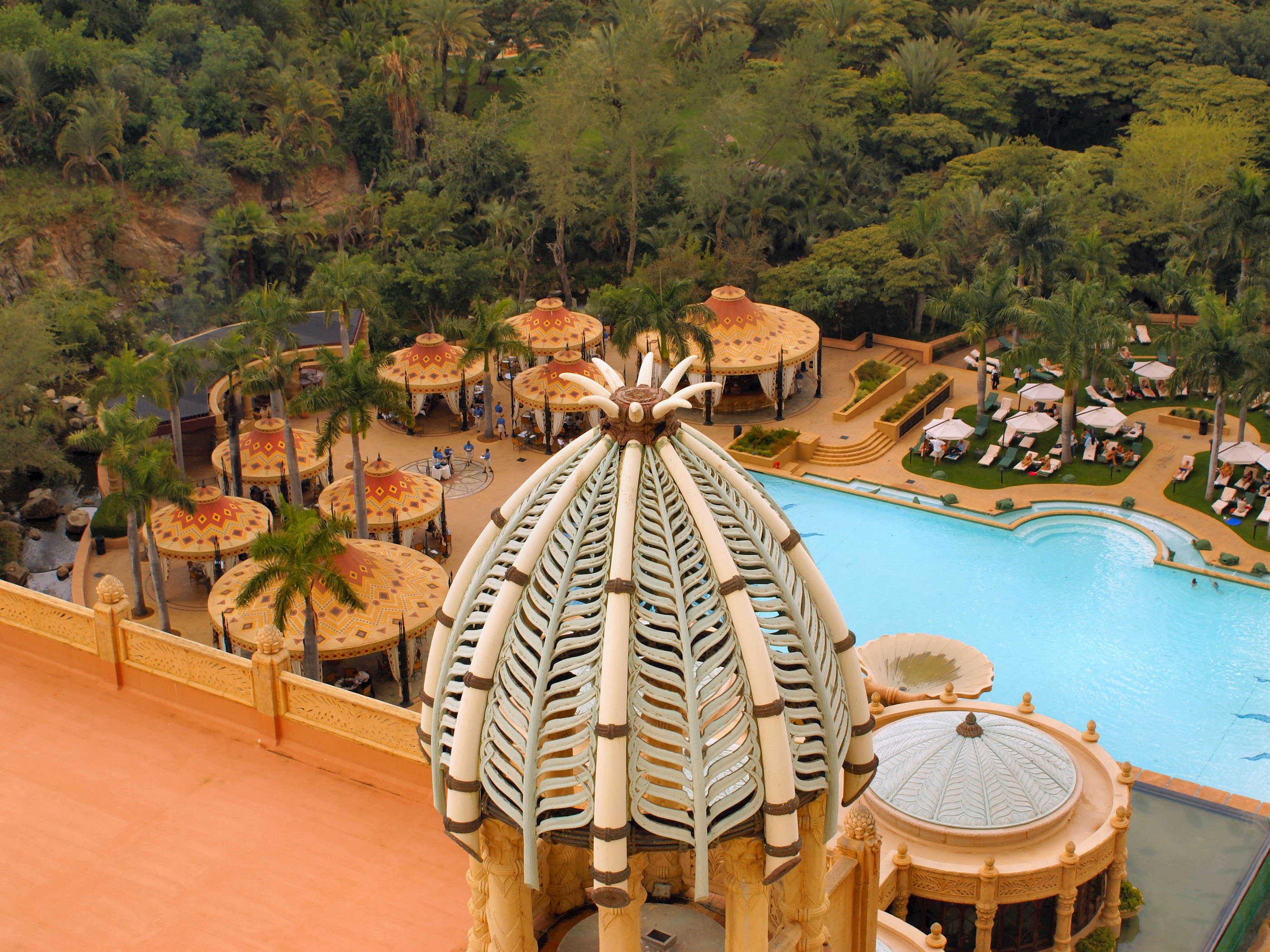 https://mdw-travel-data-us-east-1.s3.amazonaws.com/img/country/South-Africa/Sun-City-Resort/img_05.jpg
