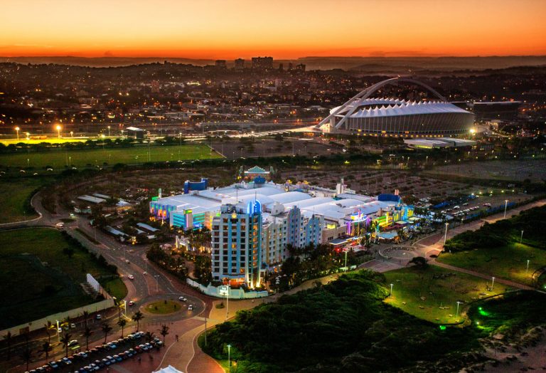 https://mdw-travel-data-us-east-1.s3.amazonaws.com/img/country/South-Africa/Suncoast-Casino-and-Entertainment-World/img_01.jpg