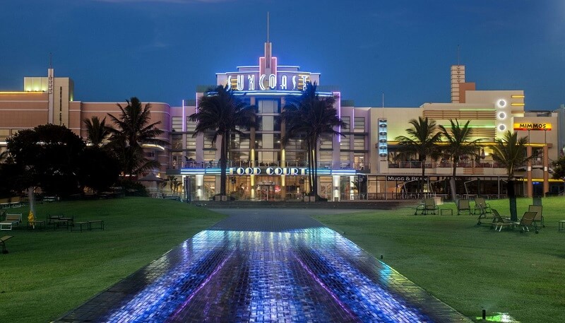 https://mdw-travel-data-us-east-1.s3.amazonaws.com/img/country/South-Africa/Suncoast-Casino-and-Entertainment-World/img_02.jpg
