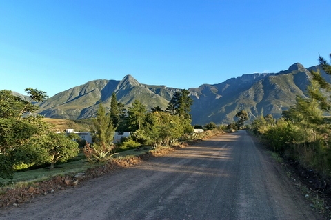 https://mdw-travel-data-us-east-1.s3.amazonaws.com/img/country/South-Africa/Swellendam/img_03.jpg