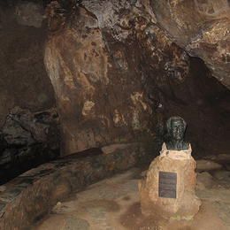 https://mdw-travel-data-us-east-1.s3.amazonaws.com/img/country/South-Africa/Taung-Heritage-Site/img_04.jpg