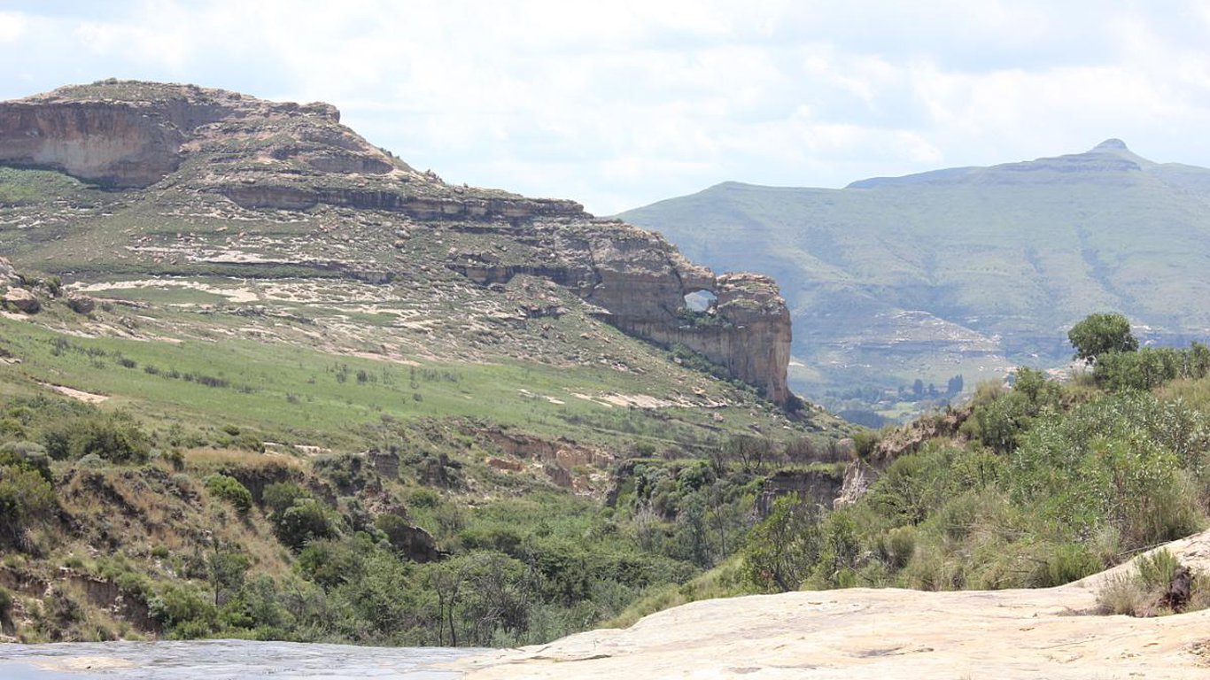 https://mdw-travel-data-us-east-1.s3.amazonaws.com/img/country/South-Africa/Thaba-Thabo-Nature-Reserve/img_01.jpg