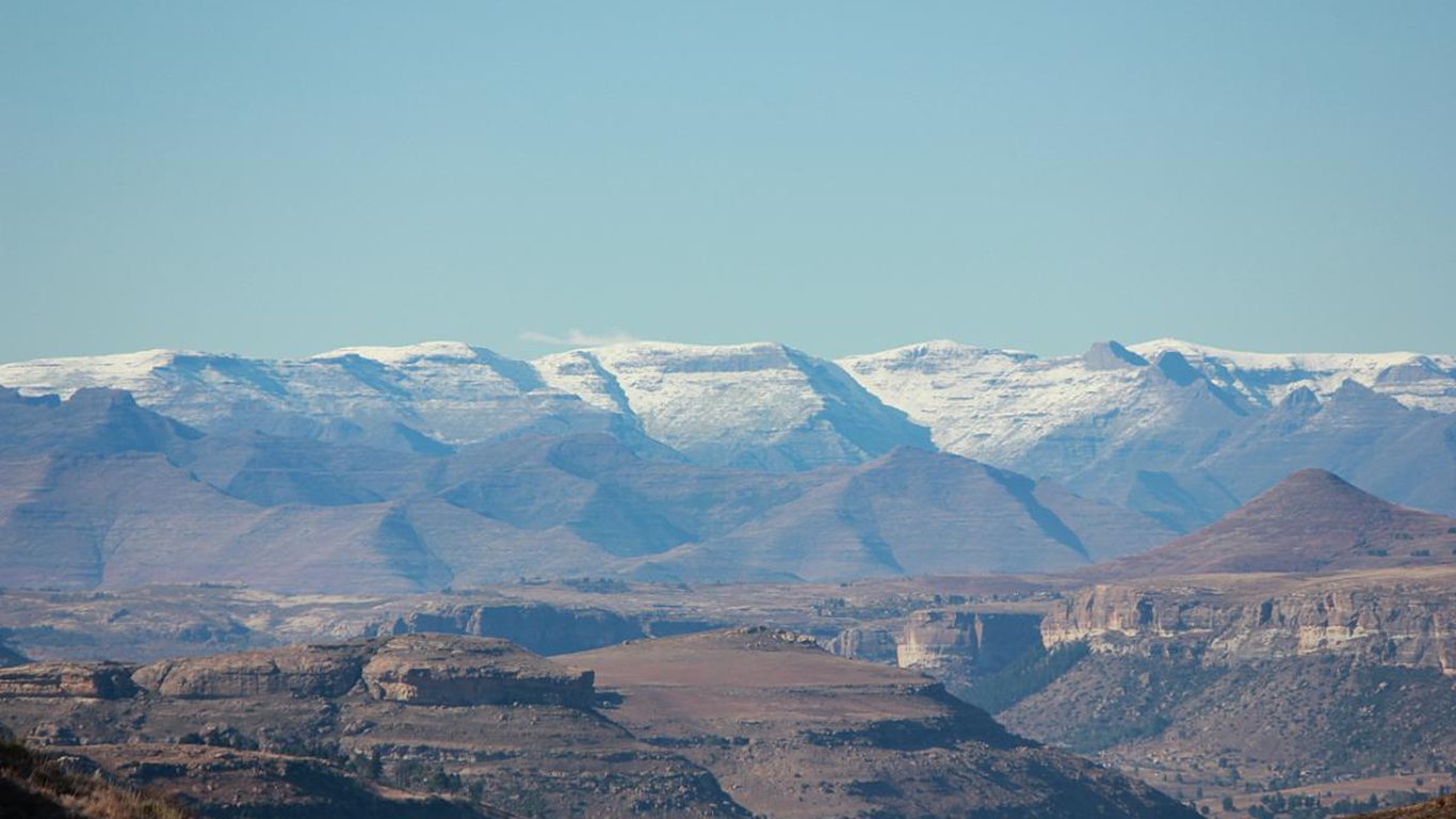 https://mdw-travel-data-us-east-1.s3.amazonaws.com/img/country/South-Africa/Thaba-Thabo-Nature-Reserve/img_03.jpg