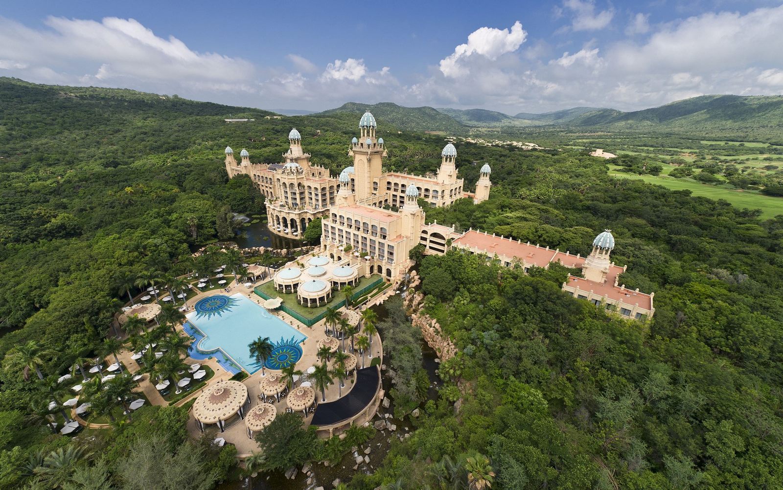 https://mdw-travel-data-us-east-1.s3.amazonaws.com/img/country/South-Africa/The-Palace-of-the-Lost-City/img_00.jpg