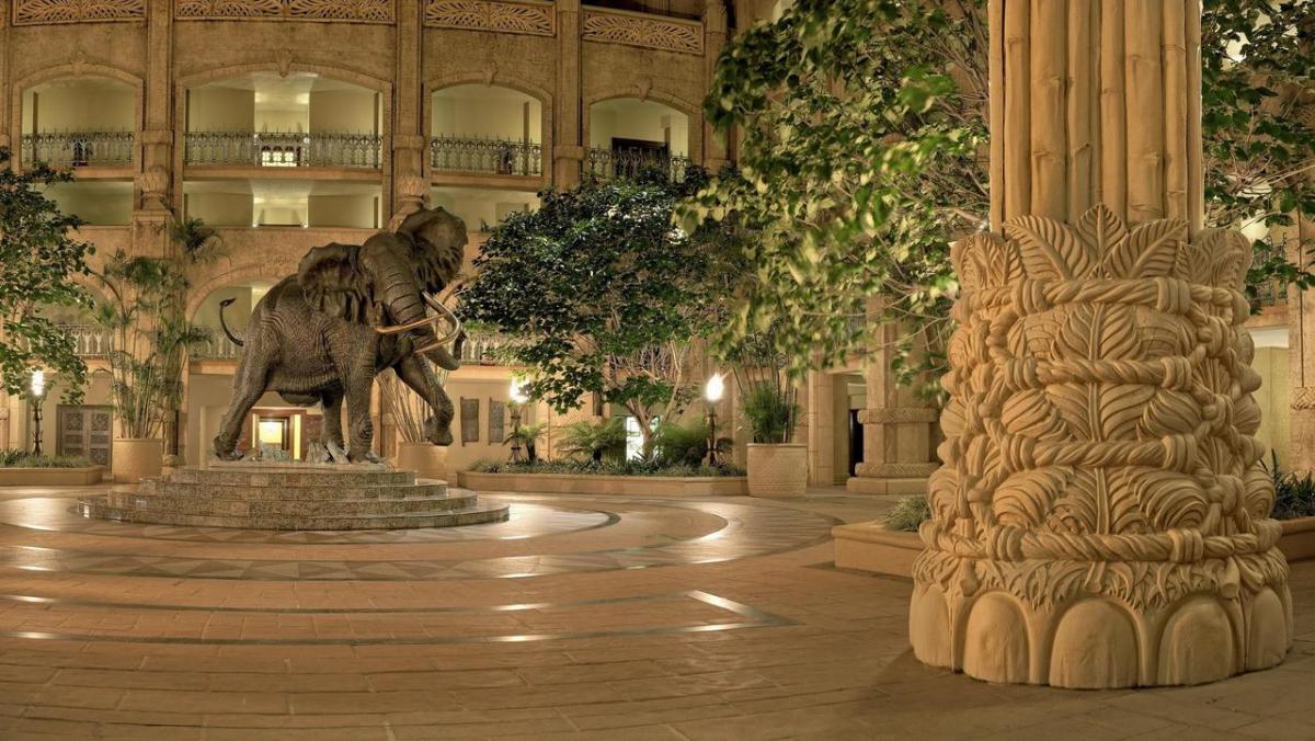 https://mdw-travel-data-us-east-1.s3.amazonaws.com/img/country/South-Africa/The-Palace-of-the-Lost-City/img_02.jpg