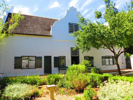 https://mdw-travel-data-us-east-1.s3.amazonaws.com/img/country/South-Africa/The-Stellenbosch-Village-Museum/img_01.jpg