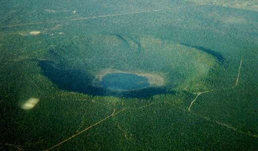 https://mdw-travel-data-us-east-1.s3.amazonaws.com/img/country/South-Africa/Tswaing-Meteorite-Crater/img_02.jpg