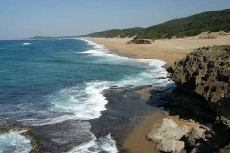 https://mdw-travel-data-us-east-1.s3.amazonaws.com/img/country/South-Africa/Tupo-&-Black-Rock-Beach/img_03.jpg