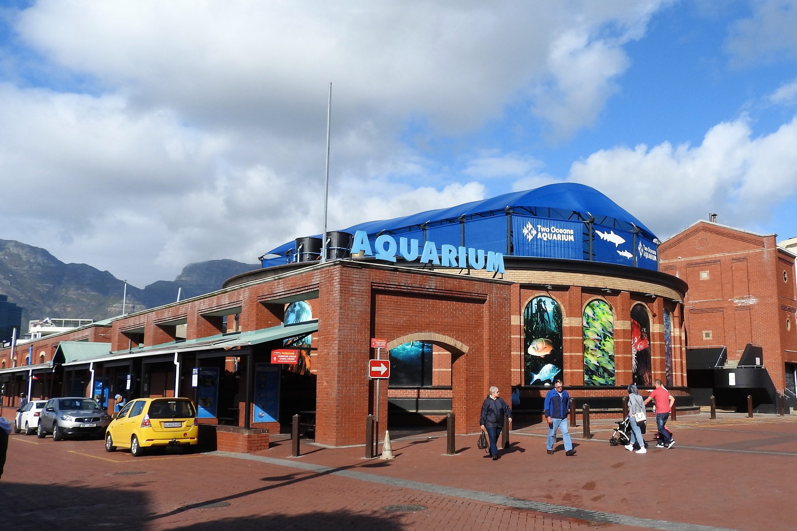 https://mdw-travel-data-us-east-1.s3.amazonaws.com/img/country/South-Africa/Two-Oceans-Aquarium/img_02.jpg