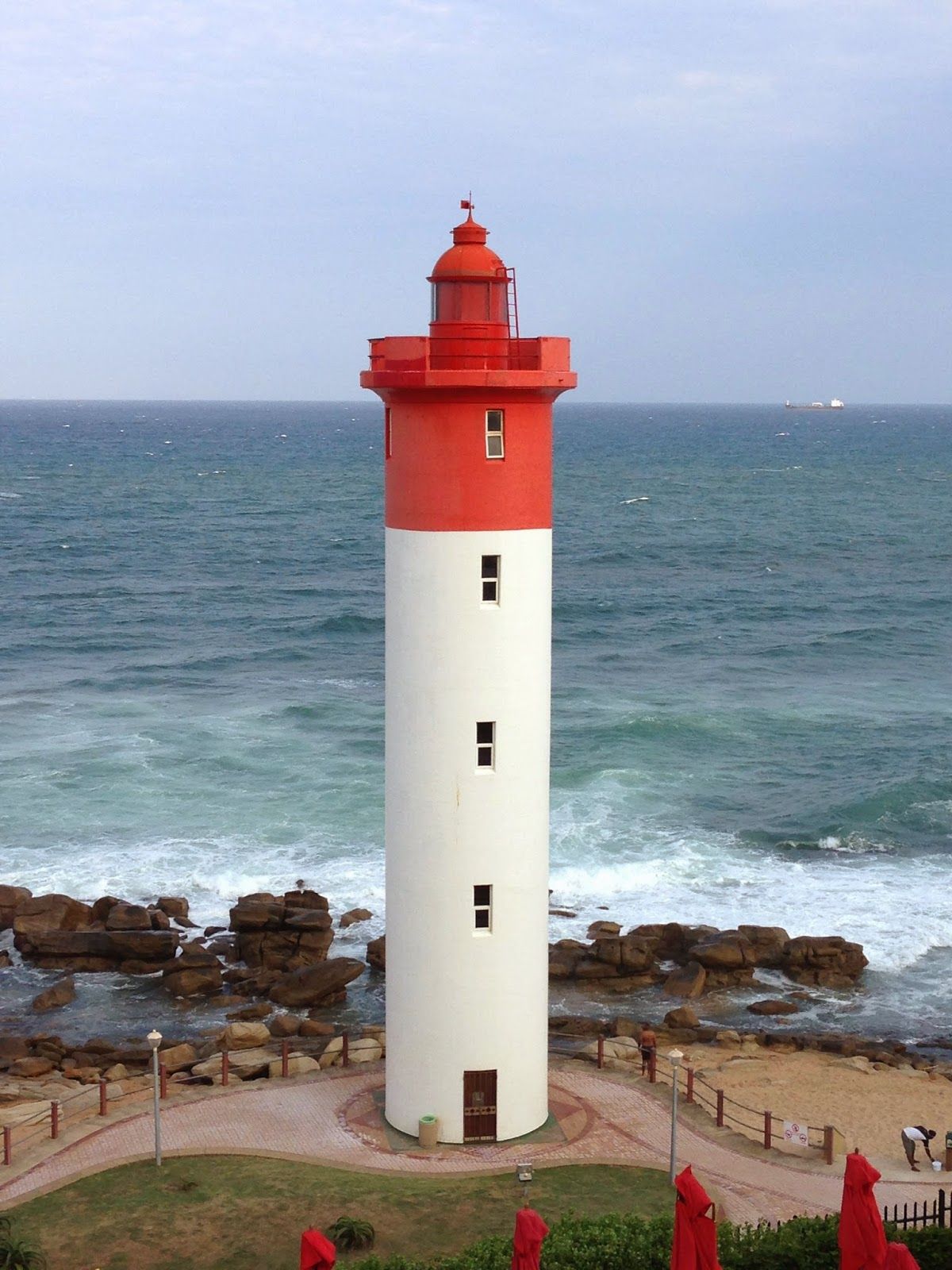 https://mdw-travel-data-us-east-1.s3.amazonaws.com/img/country/South-Africa/Umhlanga-Lighthouse/img_01.jpg